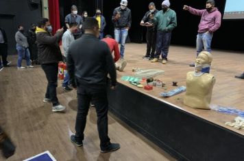 Foto - Treinamento de combate a incêndio e primeiros socorros