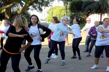 Foto - Ginástica - Dia das Mães