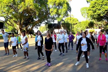 Foto - Ginástica - Dia das Mães