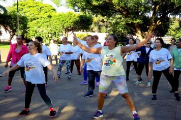 Foto - Ginástica - Dia das Mães