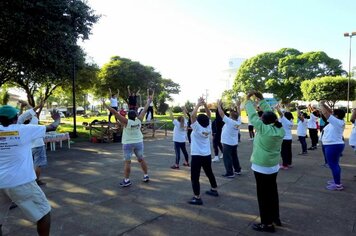 Foto - Ginástica - Dia das Mães