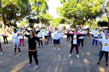 Foto - Ginástica - Dia das Mães