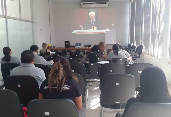 Servidores participam de reunião do grupo de trabalho em atendimento ao TCE - IEG-M