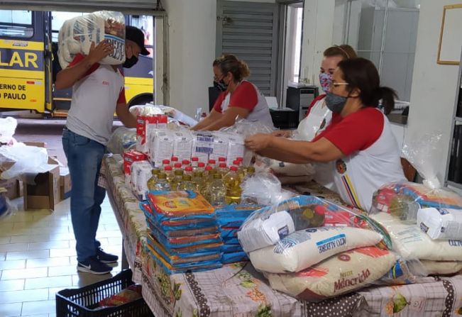 Secretaria da Educação de Bastos entrega 